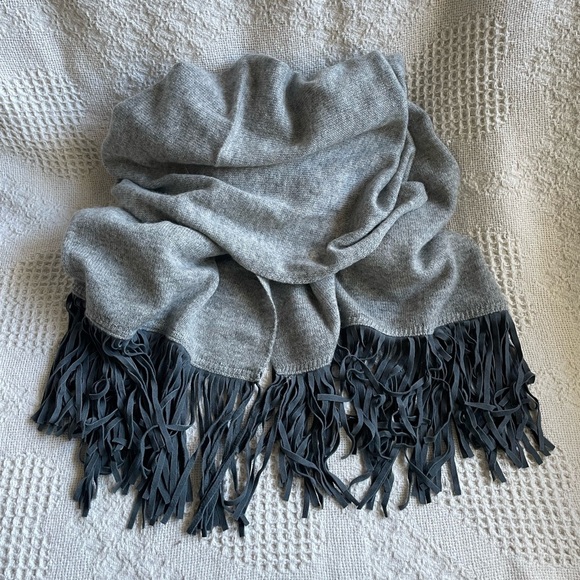 Beryll Gray Cashmere Soft Scarf with Leather Fringe Unisex - Picture 4 of 6